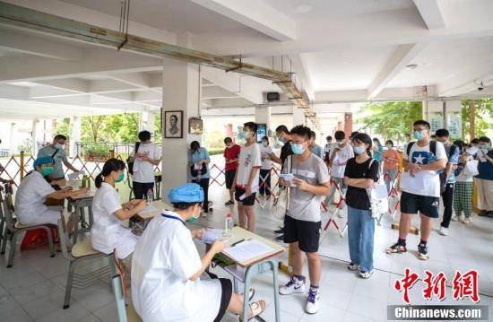 福建|福建莆田：中学生集中接种新冠疫苗