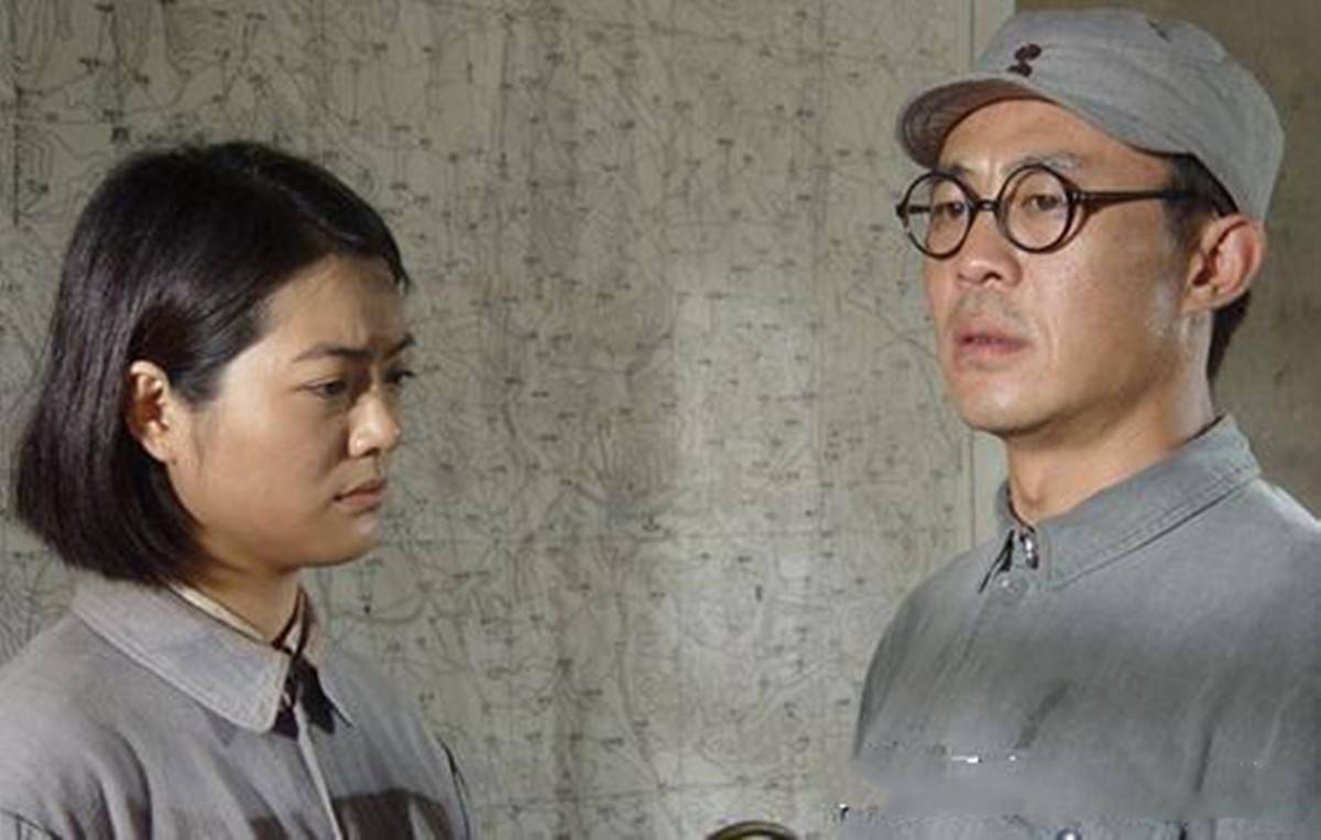 不久,许世友被放了出来,雷明珍对自己的一时冲动后悔不已,多次要求