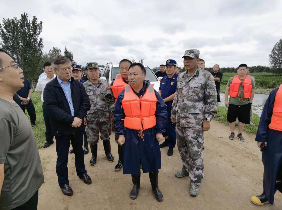 河南省军地领导一线指挥抗洪抢险