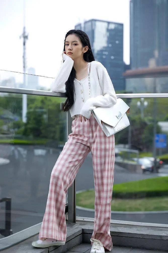 健兴|00后输了，这届95后小花也太会穿了吧！