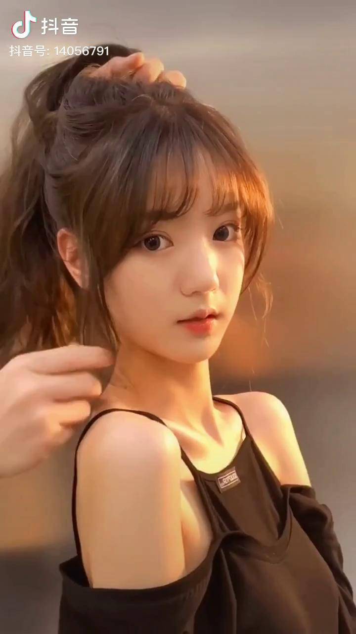 婴儿肥原相机这个角度简直美哭啊易阳千玺女朋友颖颖很困723满月