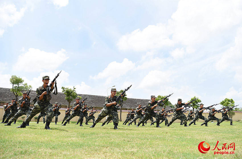 武警安徽总队合肥支队执勤六中队单独执勤排酷暑练兵