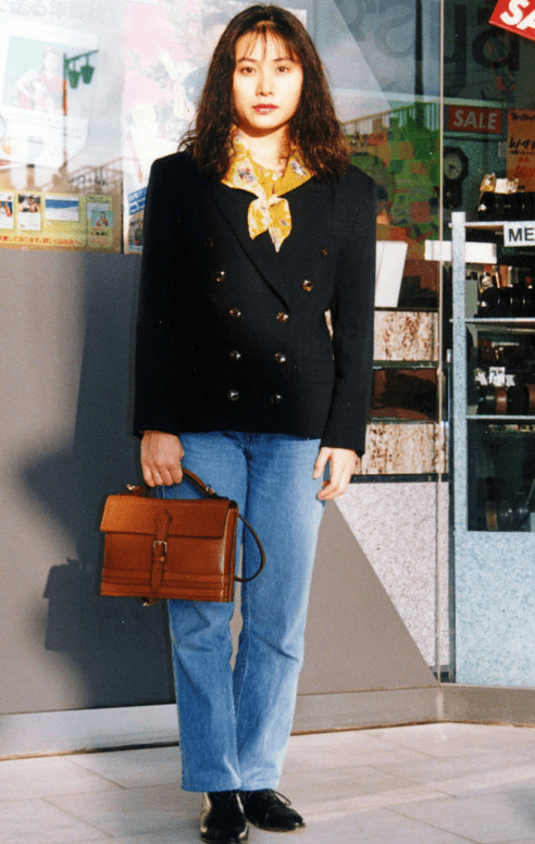 90年代的日本街拍有多潮素人都背lv香奈儿大牌傍身好时髦