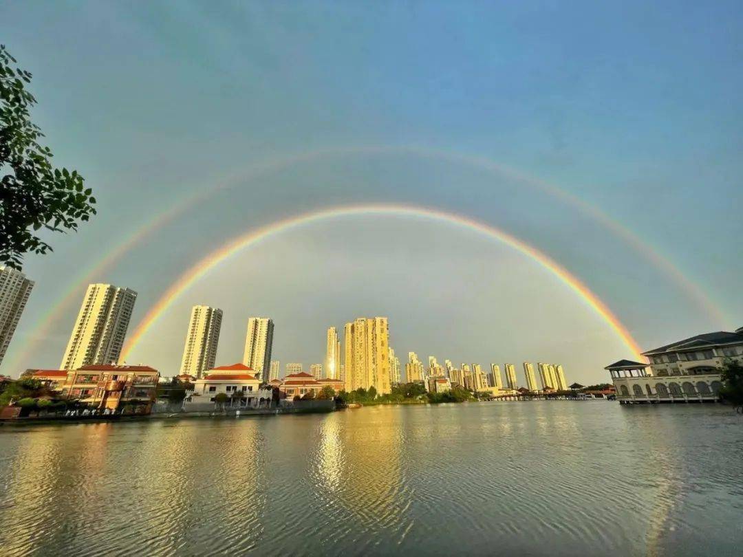 雨后看彩虹藏机图图片