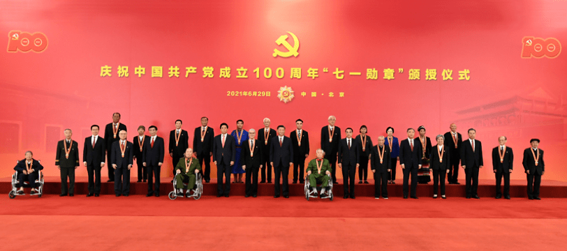 收官！千人献词团领诵员彭友馨讲述：“七一勋章”是如何炼成的？丨红色印记第100集