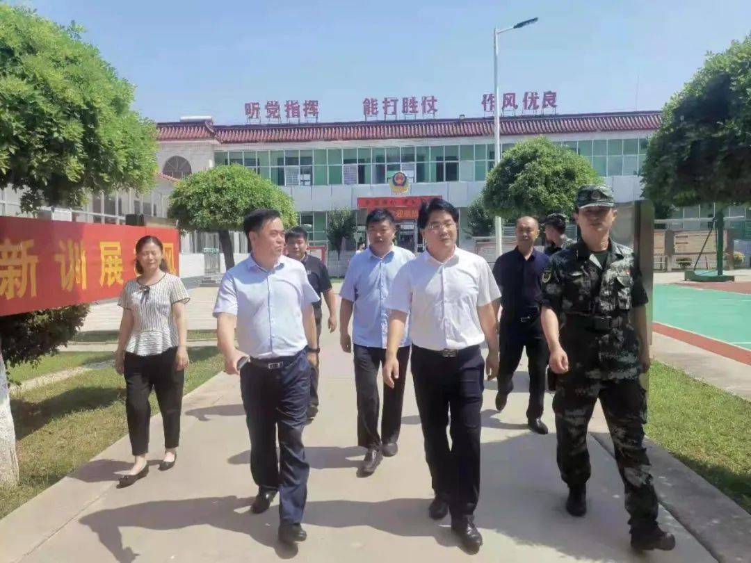 县委书记孟宪鹏,县长黄会安开展八一慰问活动