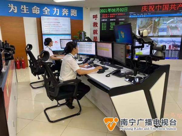 高温|南宁一建筑工人中暑晕倒.....这些自救、互救一定要掌握！