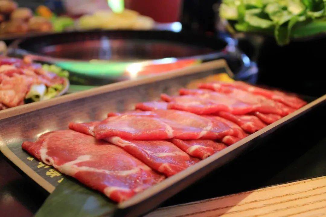 对于肉食者来说头盘的位置都是留给“肉”的但对于怕胖的食肉党而言荤素