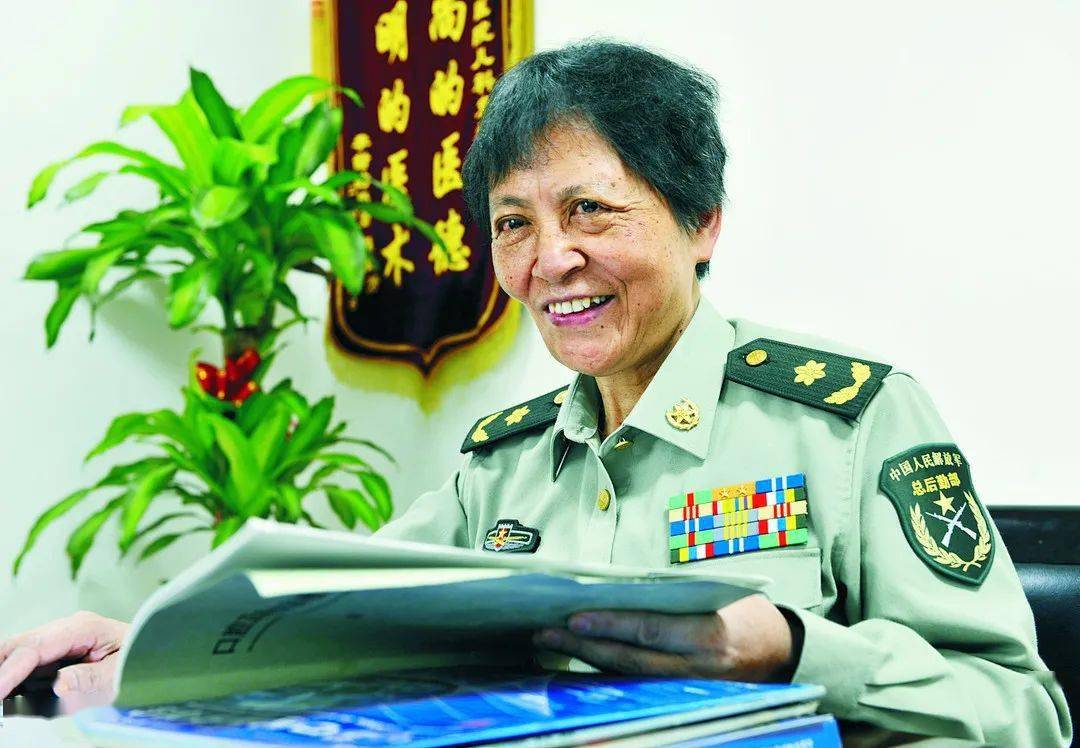 文玲英湖南湘乡人,著名儿童口腔医学专家,二级教授.