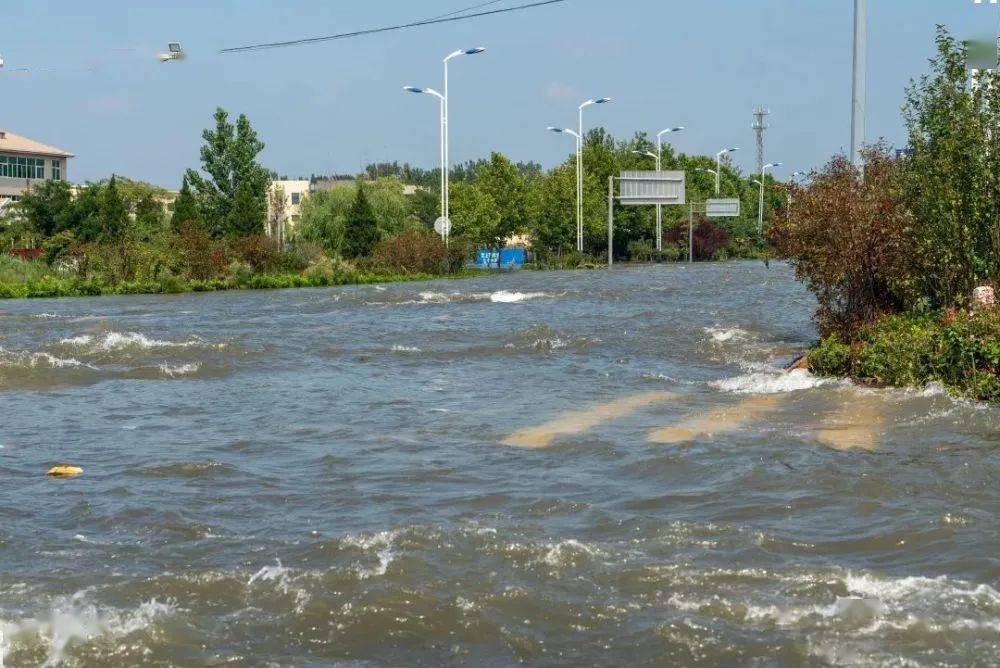 默哀河南大暴雨致302人遇难50人失踪其中郑州遇难人数292人