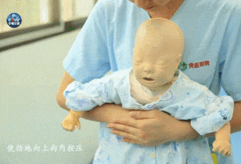 冷报|消失的假牙钩在气管上，老人“心肺都要咳出来”！这些动作不要做