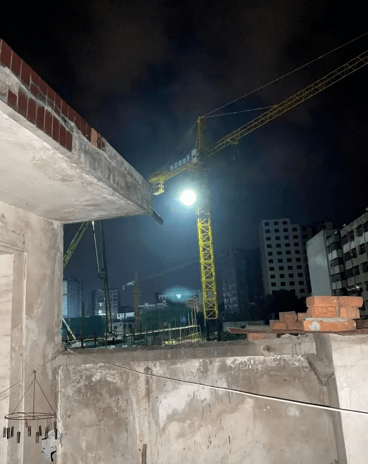 邓州某楼盘工地夜间施工,噪音严重扰民!