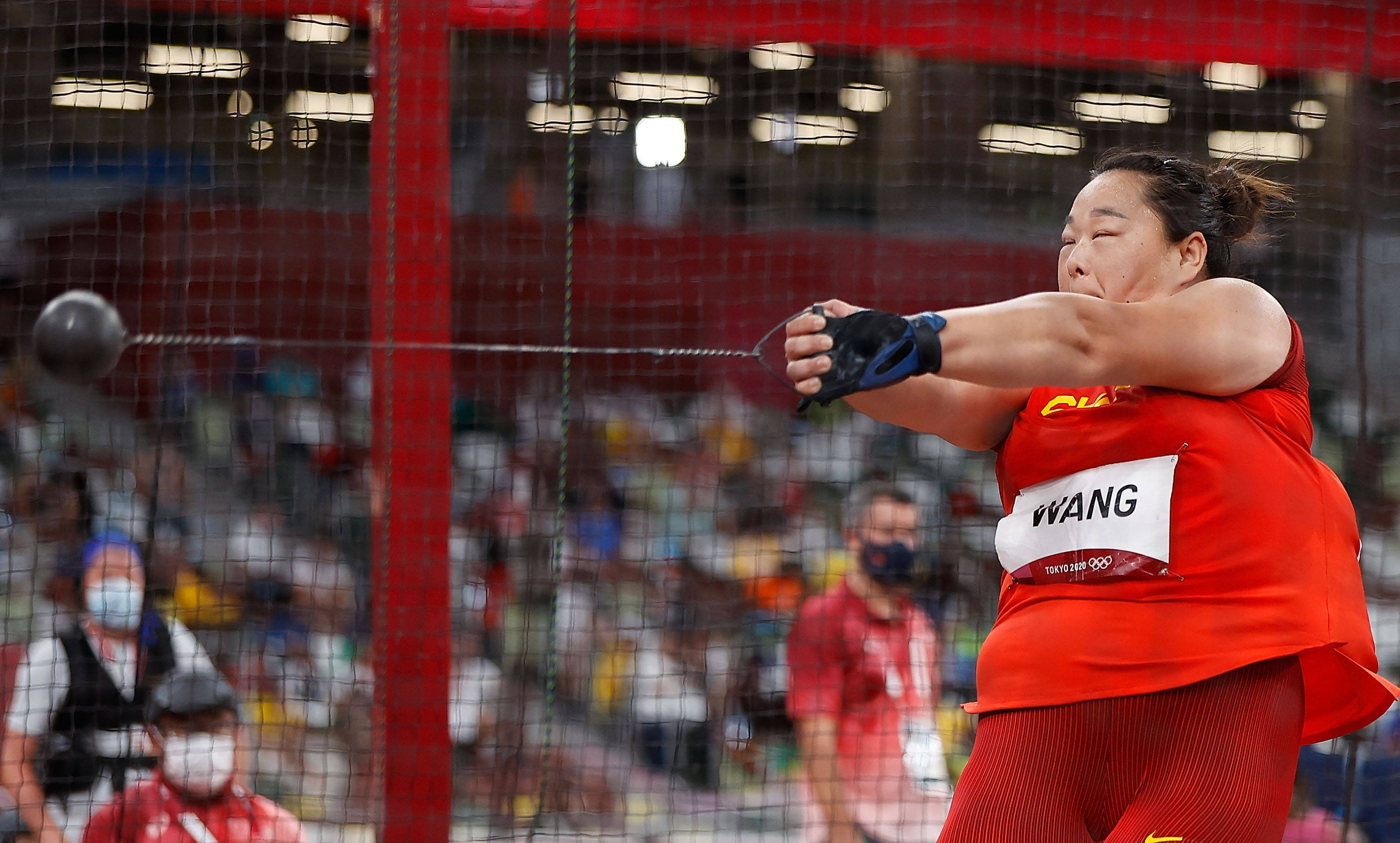 当日,中国选手王峥在东京奥运会女子链球决赛中获得银牌.