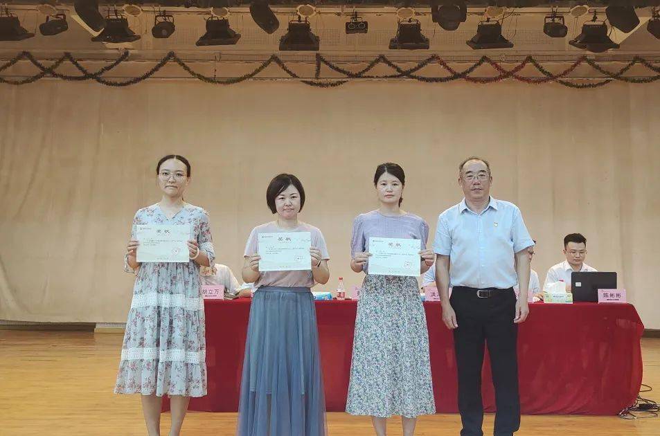 我辈驭风立志图南记平冈中学2022届高三年级起航暨授旗仪式