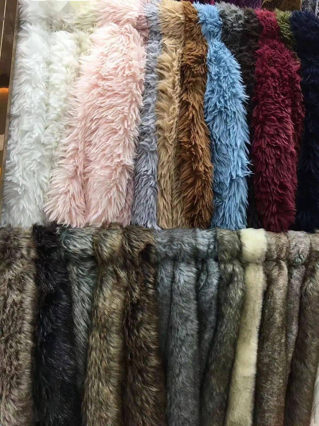 位于富民布料市场11排7号商位的"佳诚"毛绒主营长毛绒,短毛绒,隔圈绒