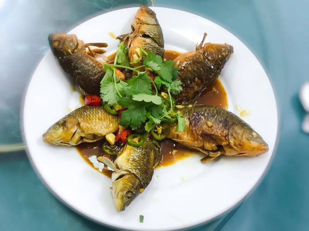 看风吹稻浪品美味稻田鱼