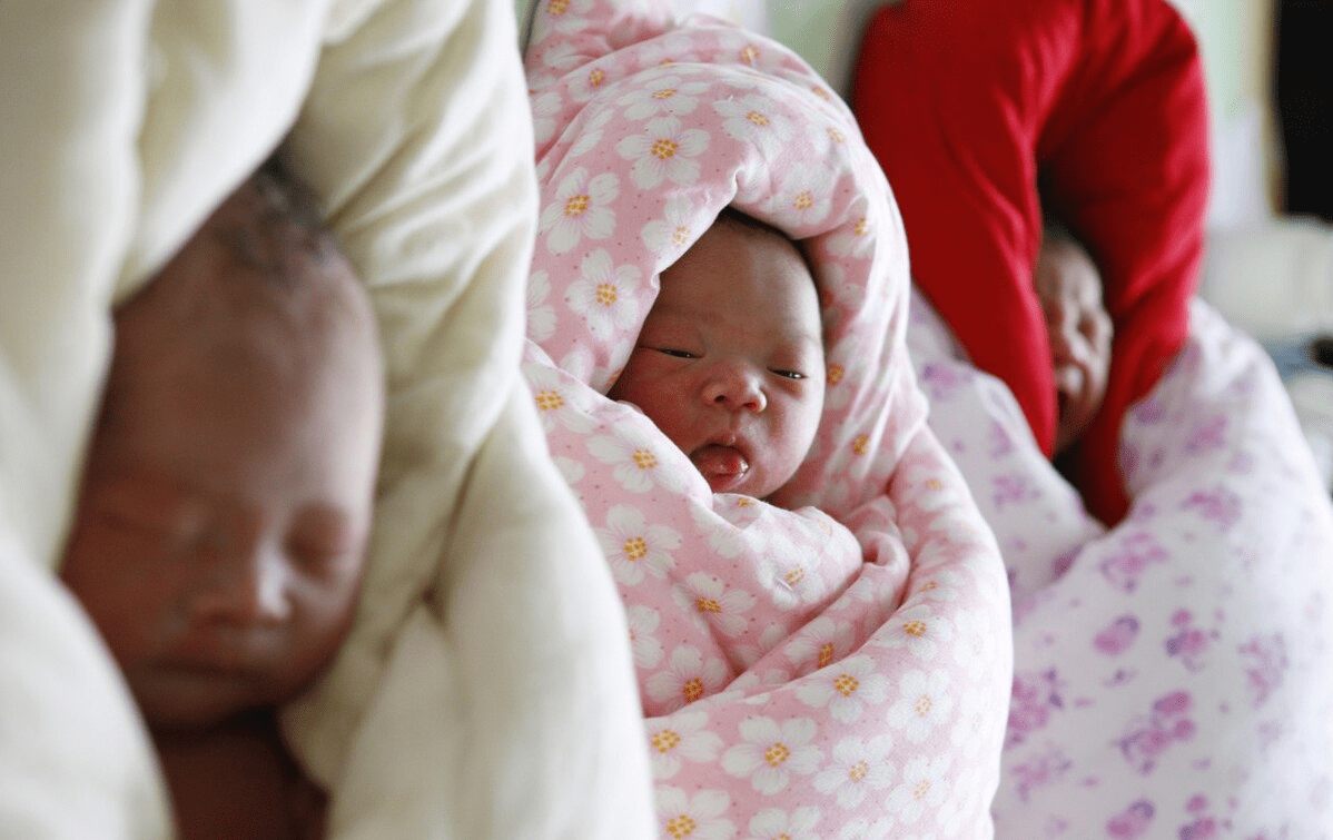 经济|三胎开放妈妈们不愿意生，阻止她们的不都是经济压力，爸爸要反思