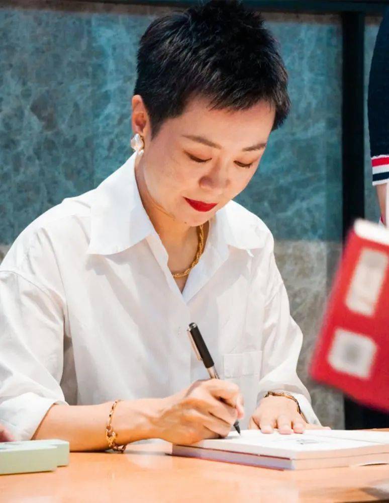 17岁辍学19岁当董事长奇女子脱不花的开挂人生