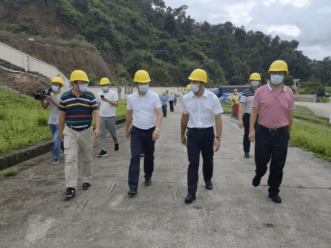 8月3日,三乡镇党委书记郭明星带队前往中山市烟花爆竹有限公司西山