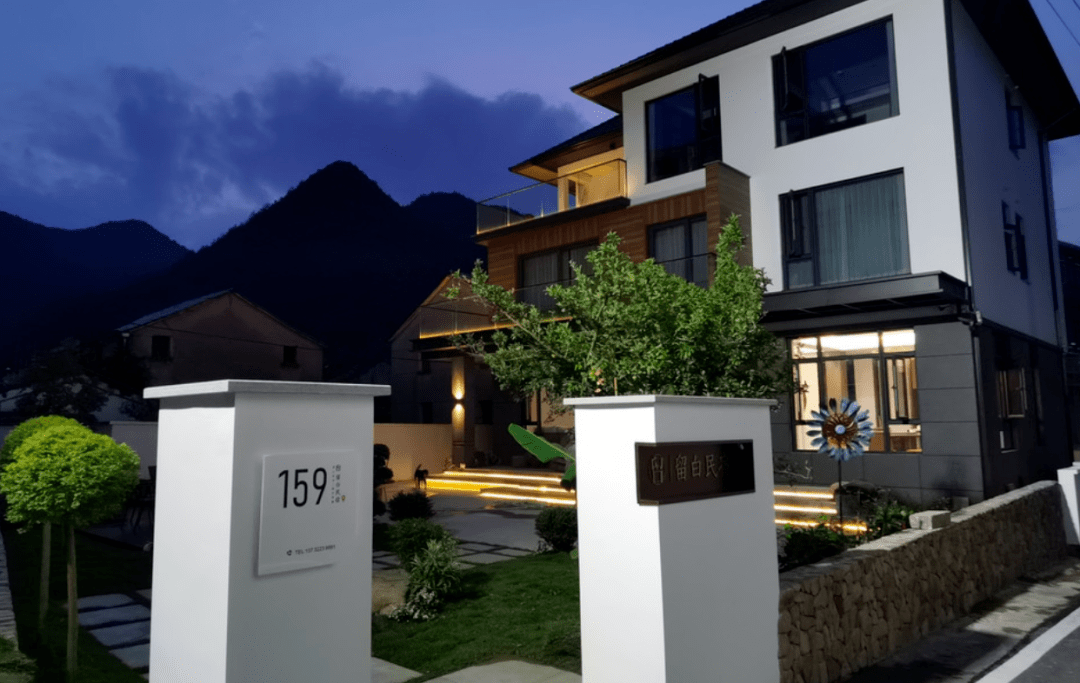 龙鳞坝也有高颜值民宿,巴洛克泳池,超大红酒柜.想住哪家随便挑