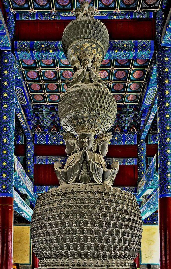 毗卢殿位于隆兴寺中轴线最末端,殿内的毗卢佛堪称国宝.