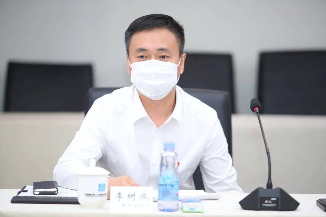 会上,公司副总经理李树成作 华东公司基础设施业务 专题报告,对上半年