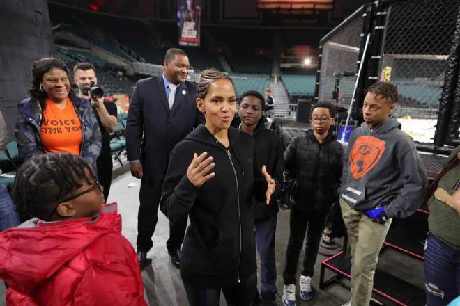 贝瑞|哈莉·贝瑞打MMA 导演处女作《伤痕累累》将上线