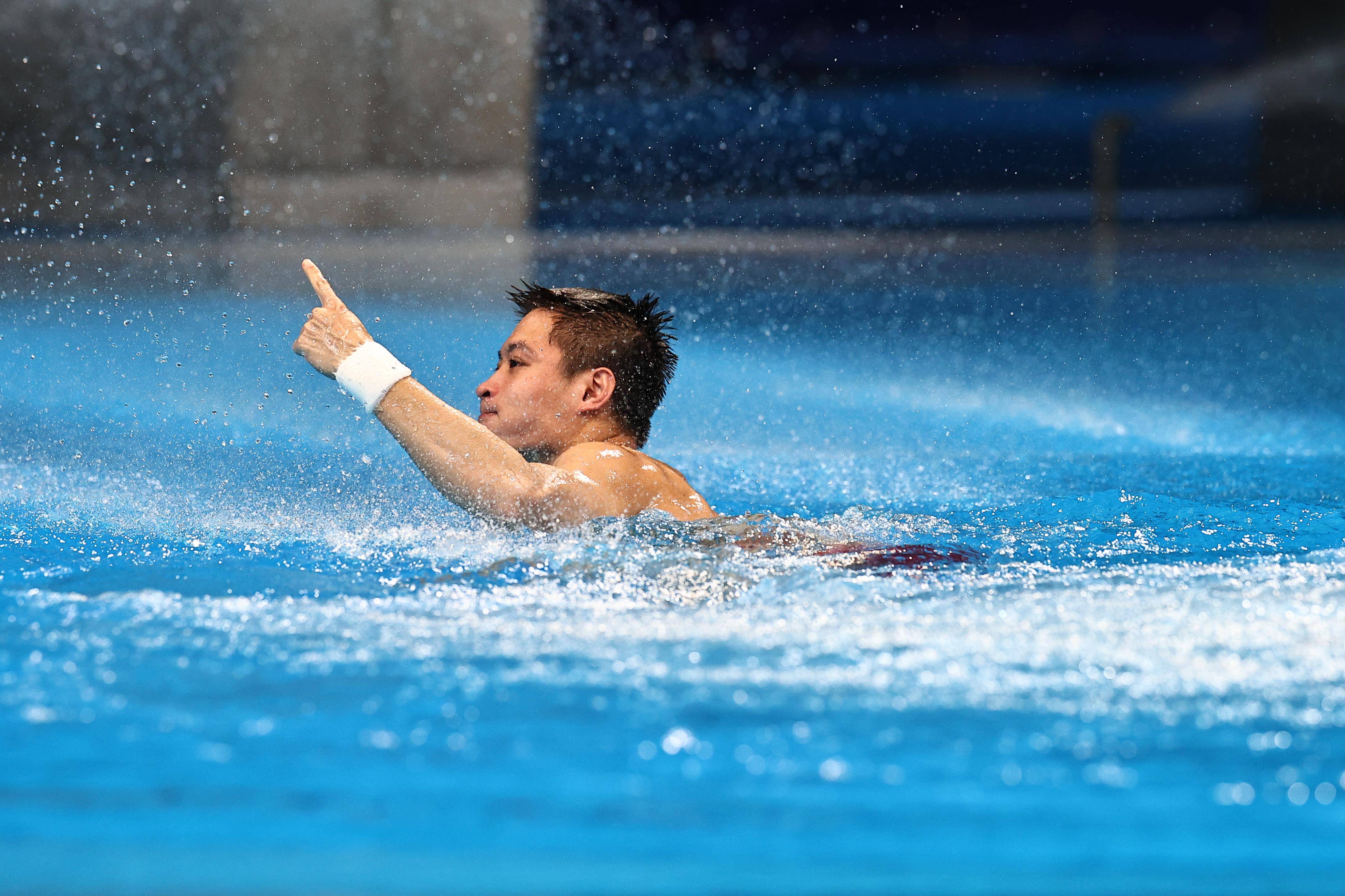 男子跳水运动员图片