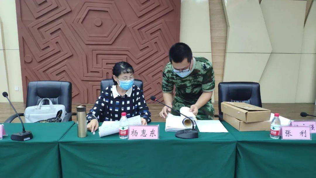 李虹组长与县长许喆,县委常委,常务副县长张岚等就博野