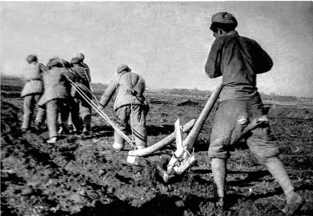 百年瞬间丨新疆军区组建生产建设兵团_部队