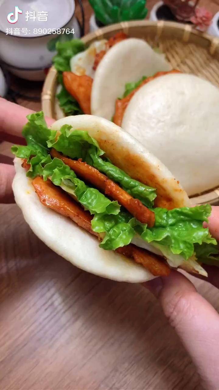 发现朋友都喜欢的月亮馍,更像个中式汉堡!美食