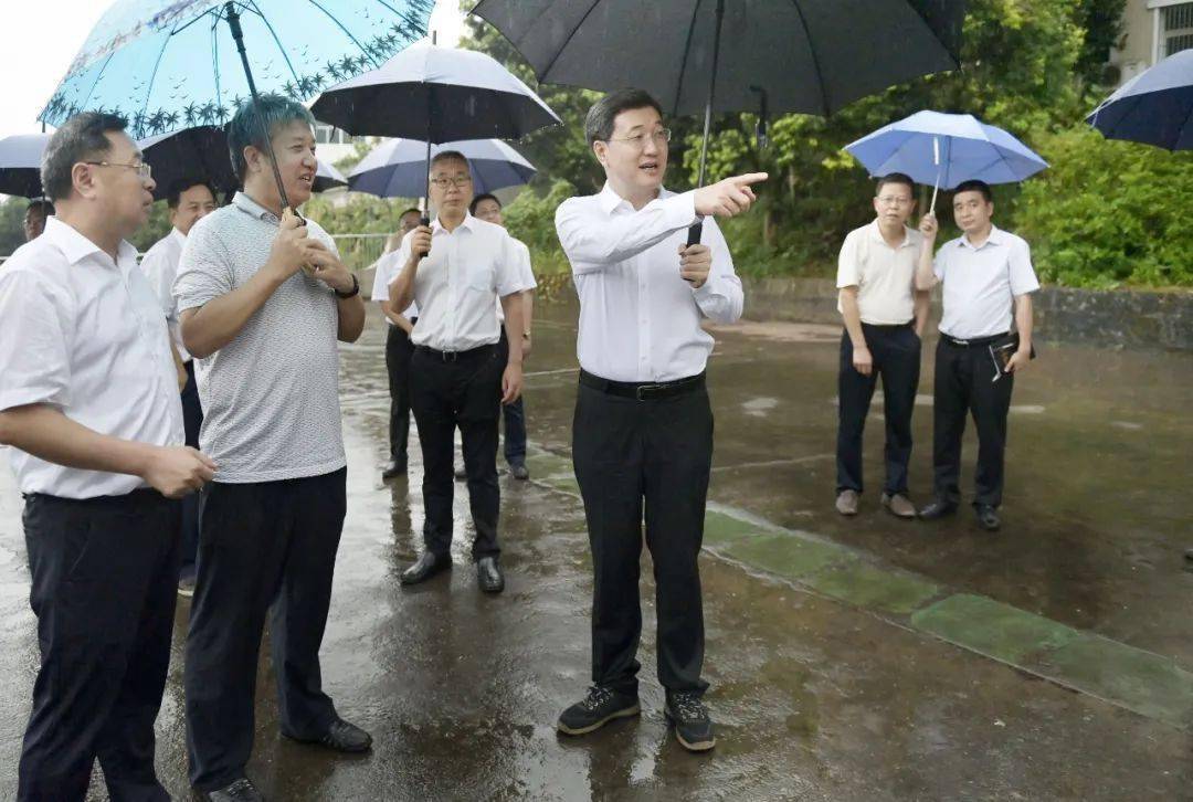 王志杰,种及灵实地检查指导防汛救灾工作