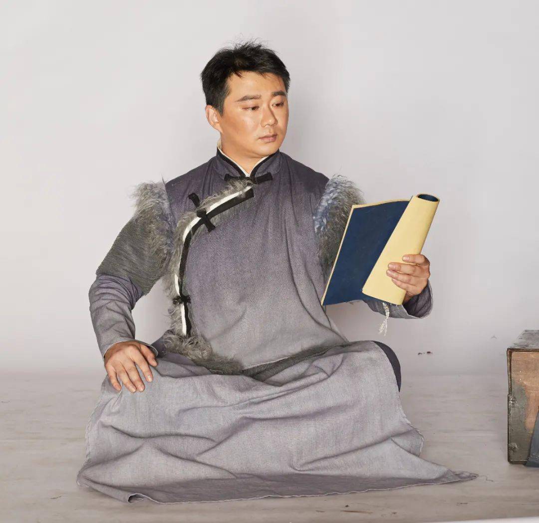 当舞台上的灯光亮起……_吕明明