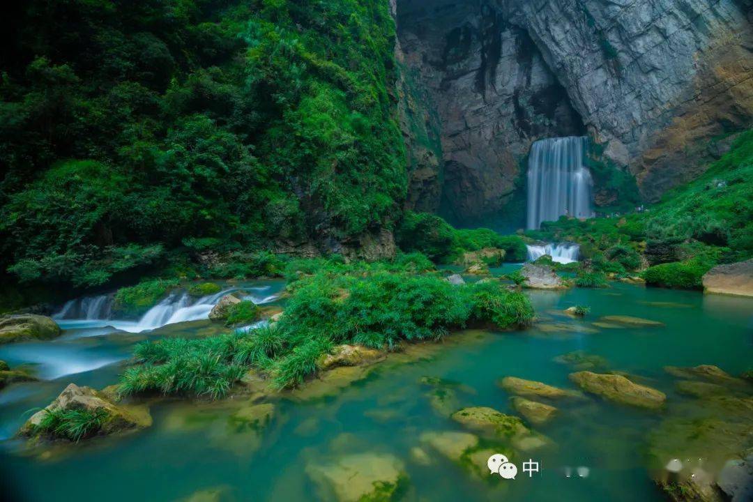 发育完整,景区有独具特色的大湾溶洞,羊皮洞瀑布,地下河,天坑,天窗