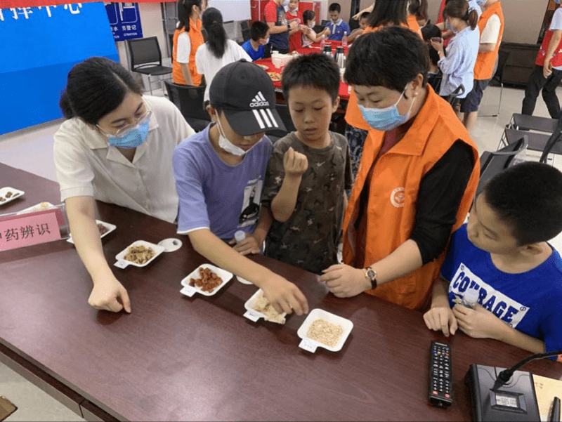 文化|莲花街道梅富社区开展“化身小郎中，传承中医文化”活动