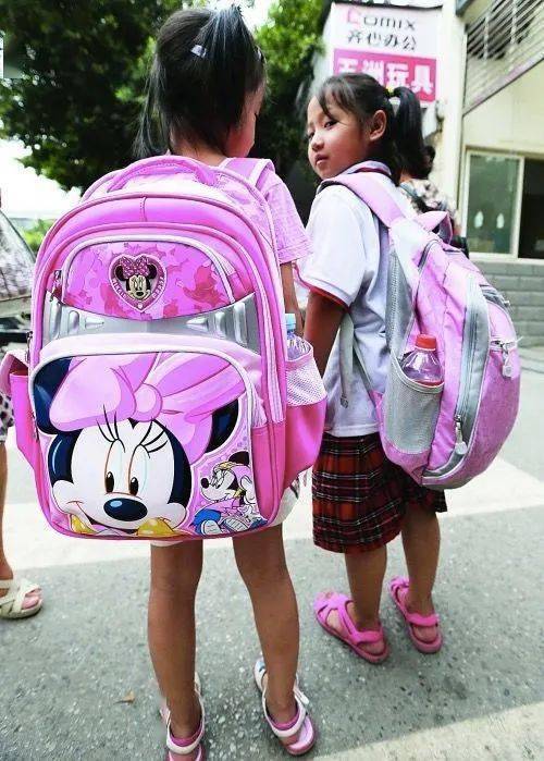 仅重0.84kg，轻到飞起！孩子背上它，天天都想上学！