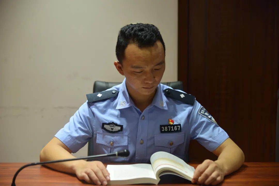勐腊县移民管理警察胡帅很帅