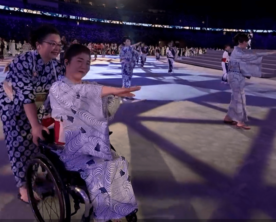 东京奥运会闭幕式再现恐怖舞蹈,绿衣舞者眼神呆滞,气氛瞬间凝固