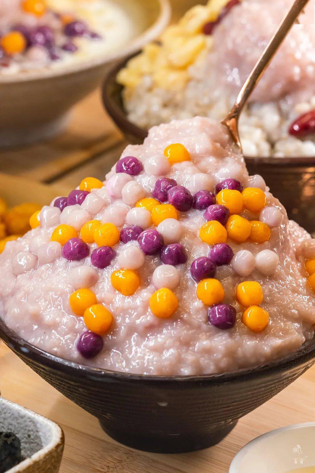 炼奶自己淋,甜度拿捏得刚刚好,冰沙一咂吧,霸道的奶味芋泥香在口腔