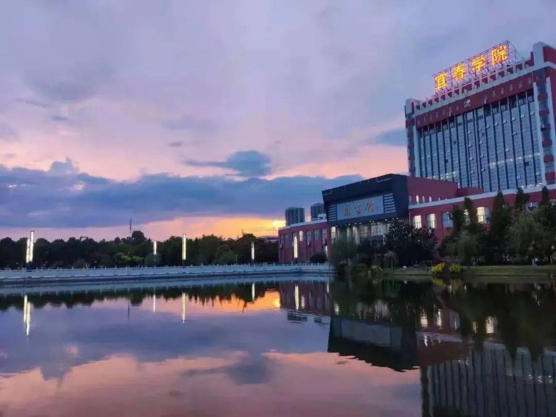 江西服装学院勤信博雅千亩校园,绿树成荫人文景致,相得益彰霓裳宫中华