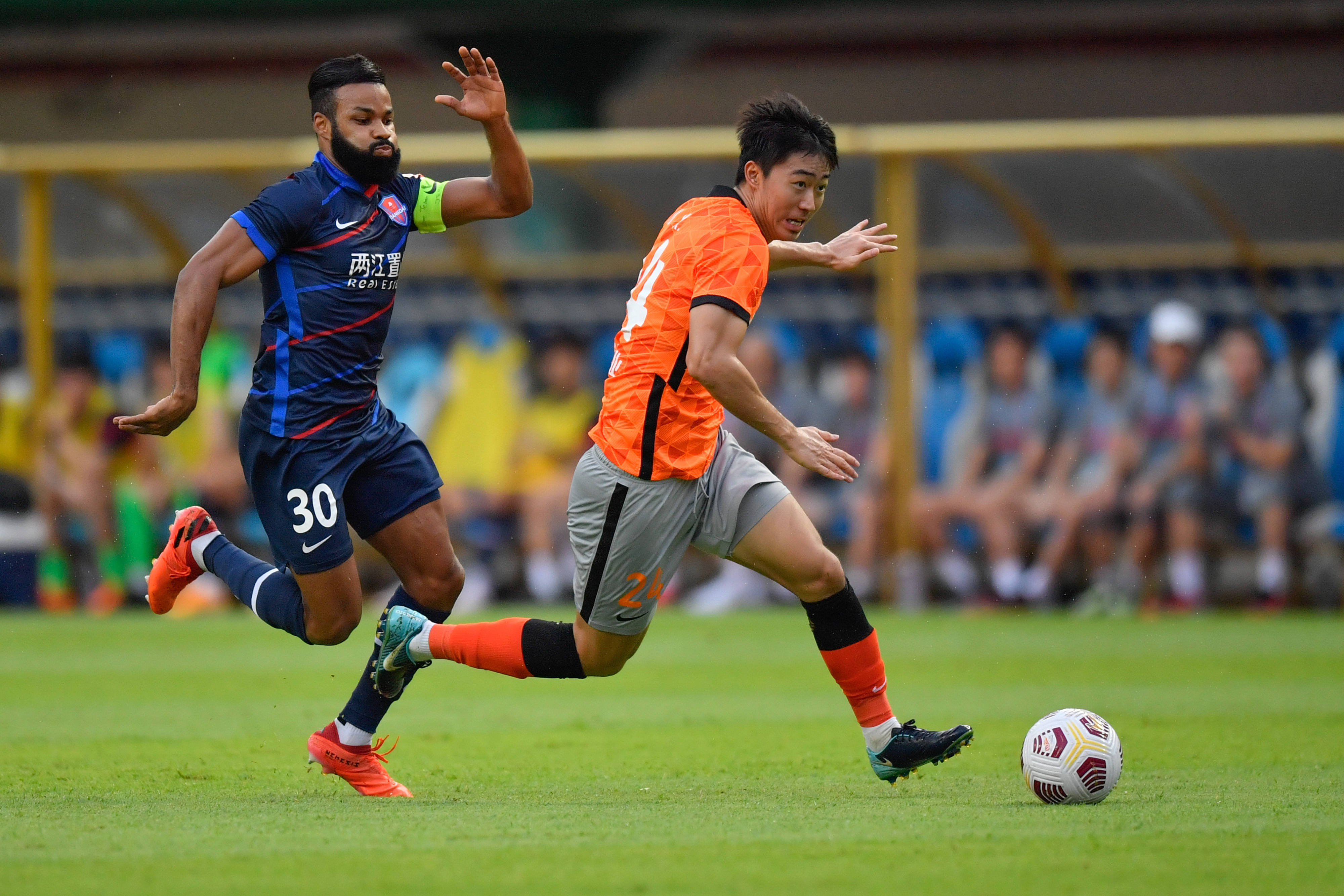 足球——中超:深圳队胜重庆两江竞技队