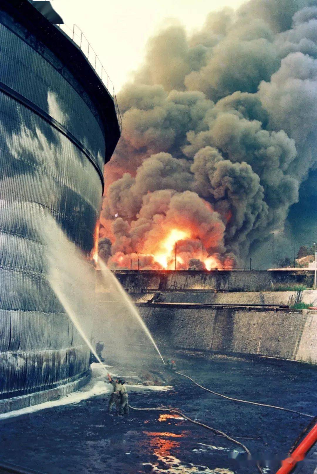 黄岛812爆炸三十二周年不能忘却的纪念