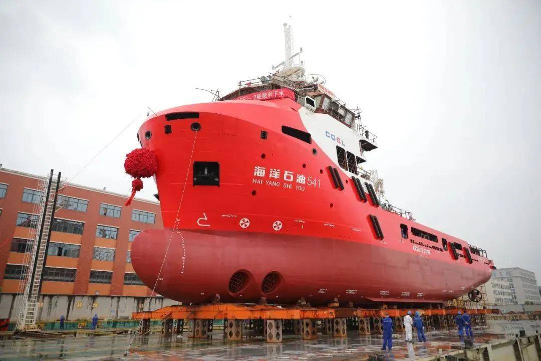 武船集团4000马力lng动力守护供应船顺利下水!