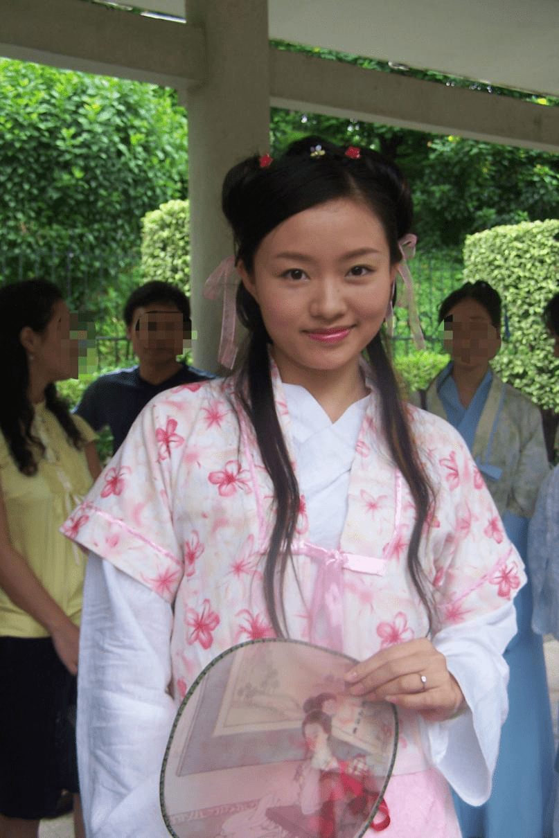 服装|熟悉朝代服装妆容是基本功，汉服造型师专业度被六成粉丝看重