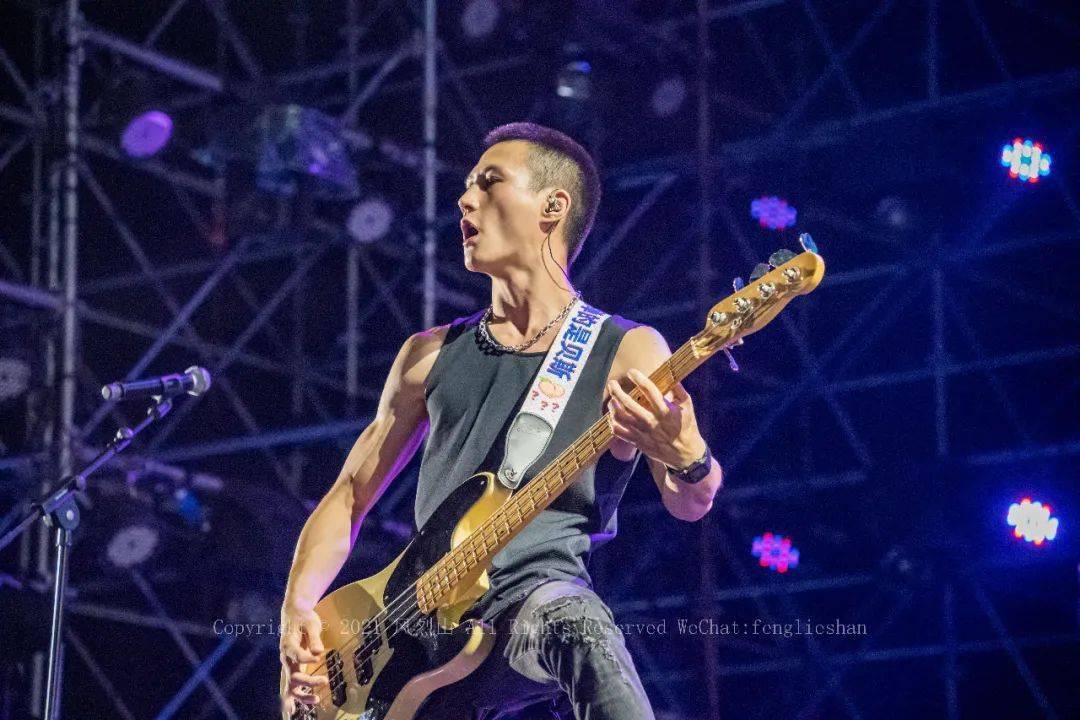 闪 星杰克丹尼麻园诗人葡萄不愤怒苏紫旭&the paramecia朝格乐队灵魂