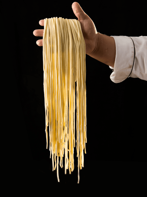 这才有了后来,人们总在生日的时候,吃上一碗长长的面条,用以祈求长寿.