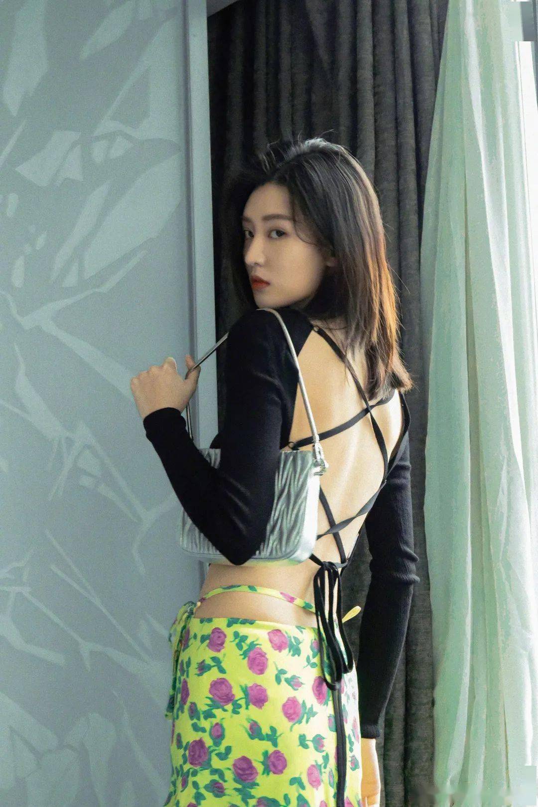 夏天|裙子里面别穿“安全裤”了！2021最流行这样穿！
