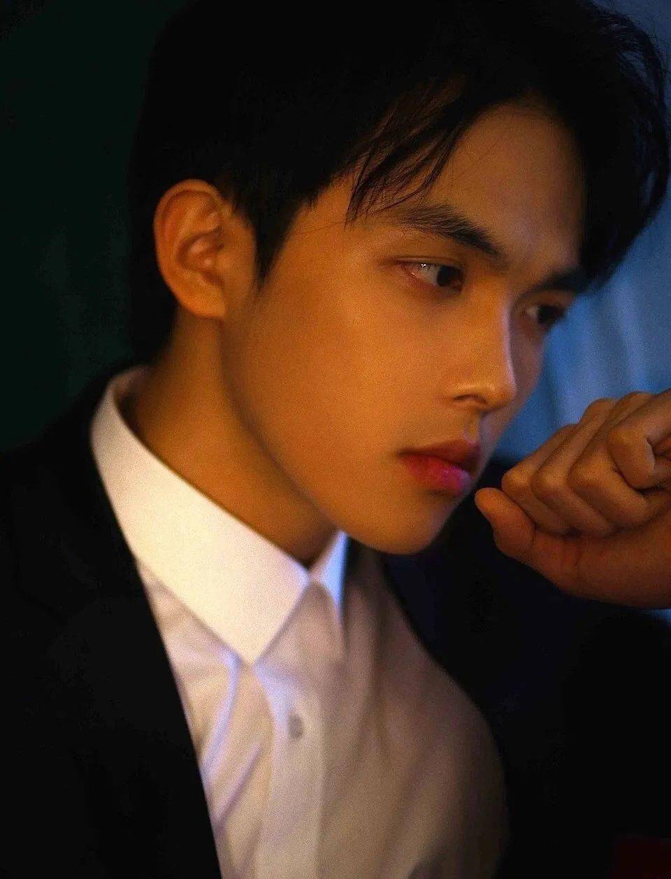 突然官宣恋情这对姐弟恋也太甜了吧