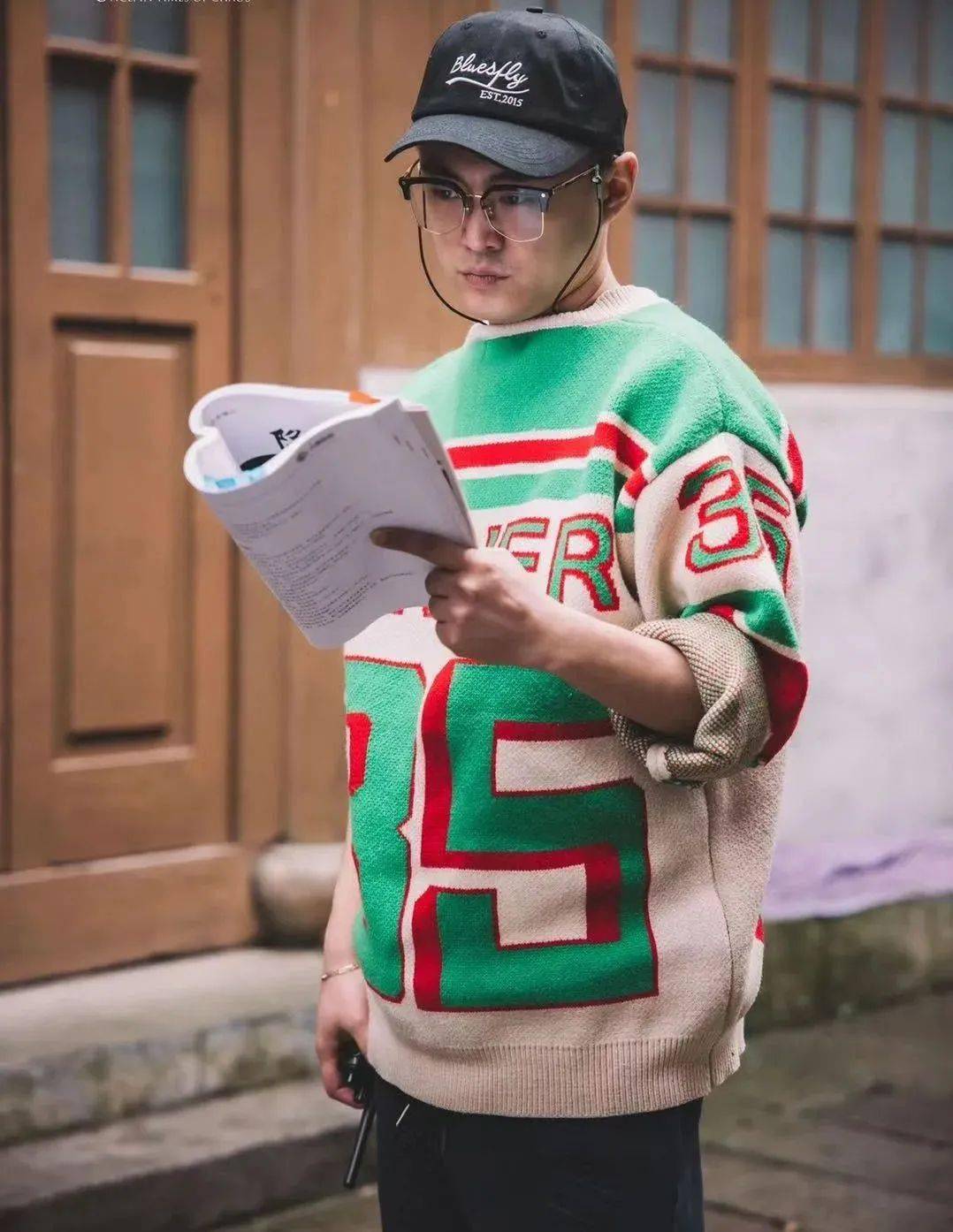 在写《隐藏真探》的剧本时,李墨白在公司泡了两周,打完《赛博朋克2077