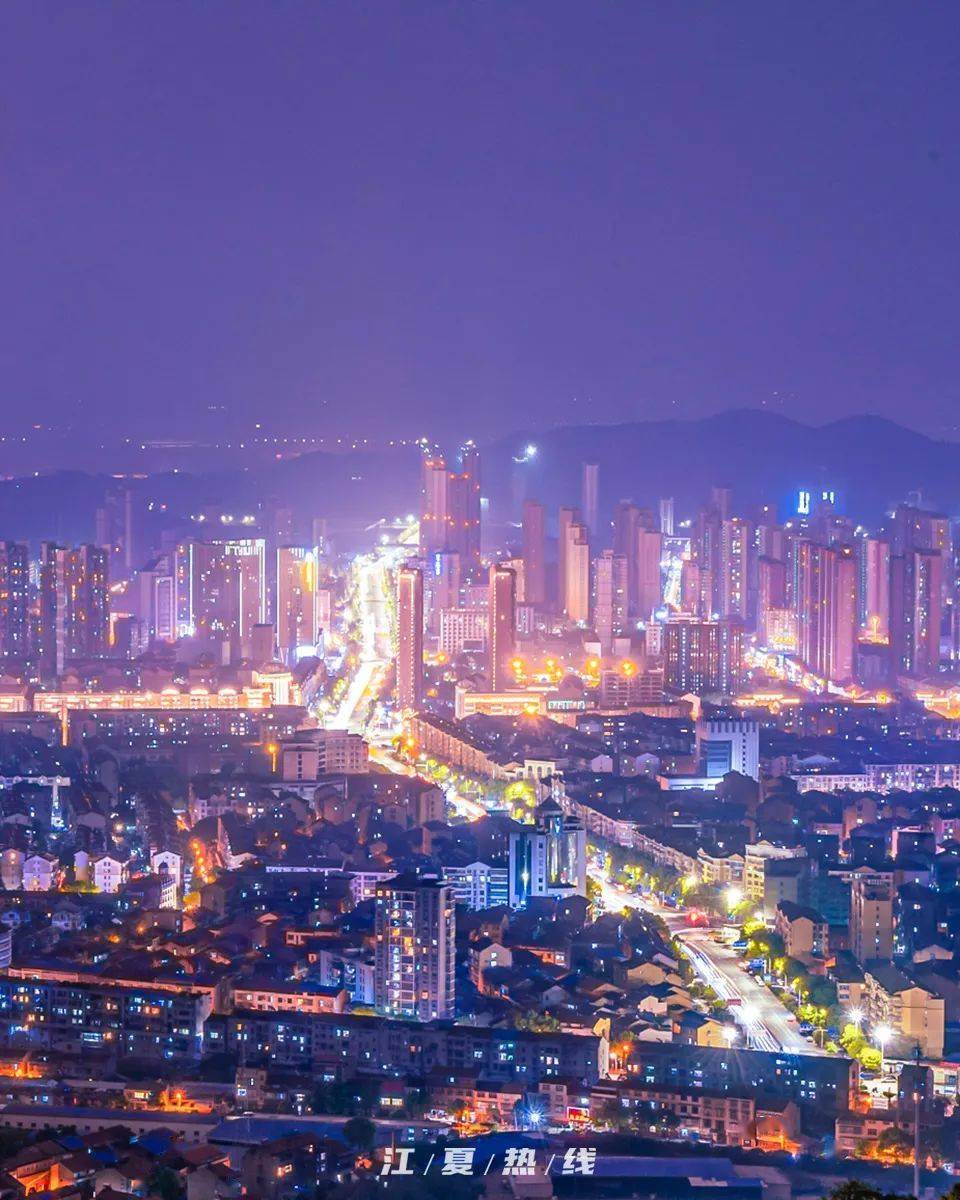 封控管理下的江夏:暂停堂食,商铺有序营业